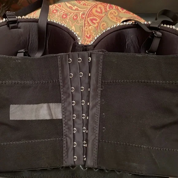 Rhinestone sexy girls night out on the town top. This is preowned hardy used. - Picture 4 of 9